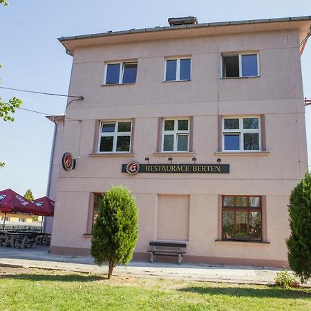 Pension Berten Strasice Strasice  Luaran gambar