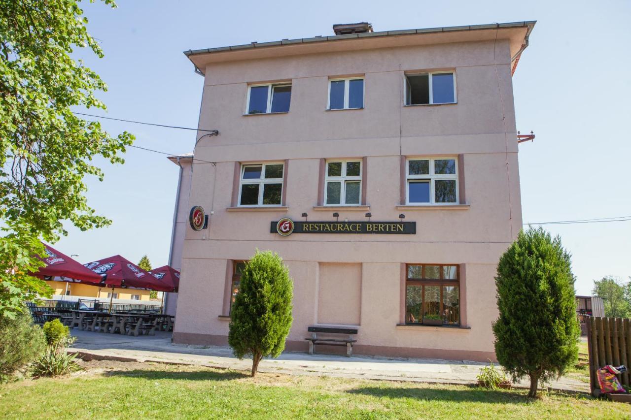 Pension Berten Strasice Strasice  Luaran gambar